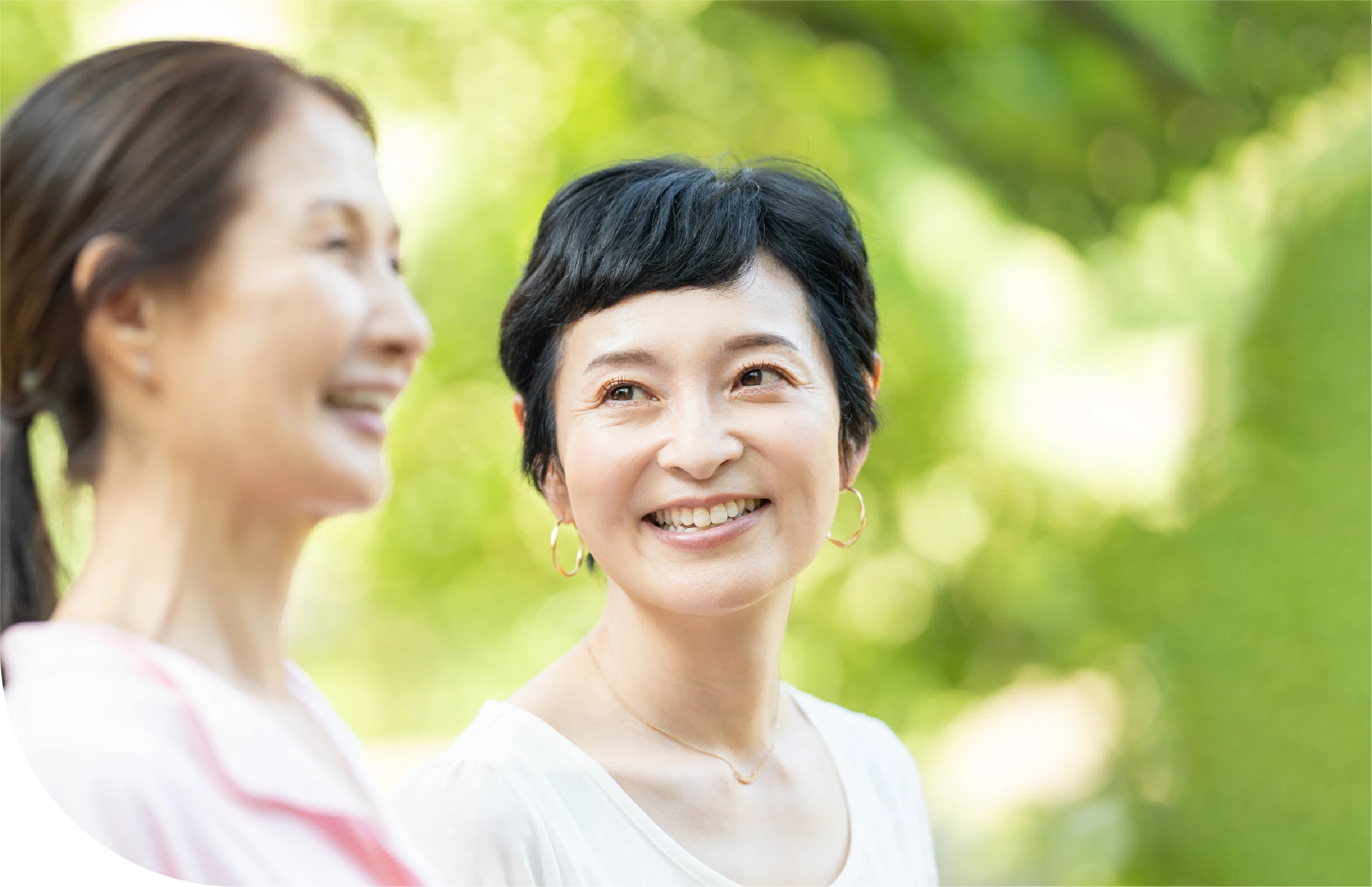 笑顔の女性