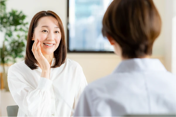 相談する女性